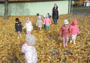 Jesienne zabawy przedszkolaków