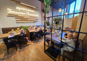 Wycieczka do pizzeri grupy Myślicieli z okazji dnia chłopaka