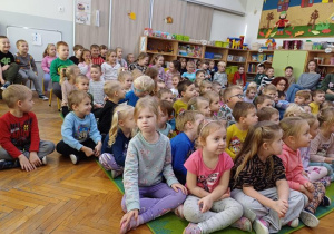 Dzieci podczas występu