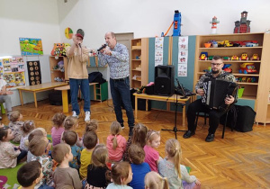 Panowie z filharmonii śpiewają