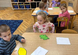 Dzieci podczas wykonywania pracy