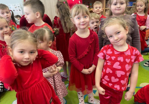Dziewczynki podczas wspólnego świętowania