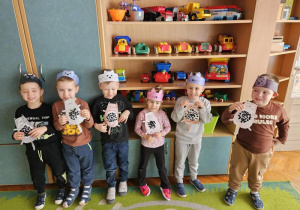 Tropiciele chwalą się swoimi pracami z okazji Dnia Kota