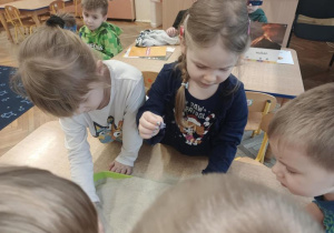 Poszukiwanie szczątek w piasku
