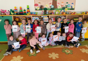 Dzieci świętują Dzień Dinozaura