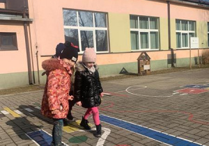 Dzieci grają