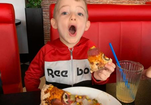 Próbowanie pizzy