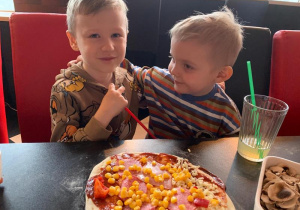 Oczekiwanie na upieczenie pizzy