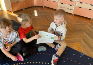 Odkrywcy poznają żaby i ich środowisko