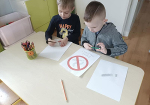 Dzieci rysują co może dymić