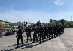 Przemarsz służb mundurowych