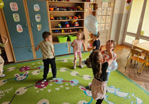 Taniec z balonami