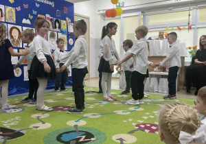 Występy taneczne dzieci z grupy Wynalazców