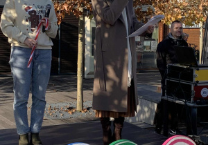 Występ organizatorów na scenie