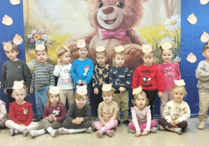 Grupowe zdjęcie Poszukiwaczy w Dniu Misia