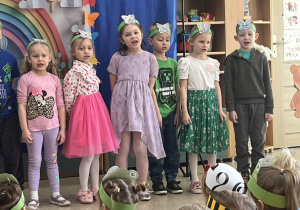 Występ dzieci podczas Dnia Wiosny