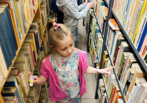 Dzieci w bibliotece