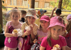Dzieci podczas wycieczki do Zoo w Łodzi