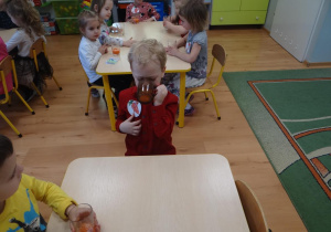 Wynalazcy piją sok