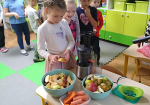 Wynalazcy wykonują sok