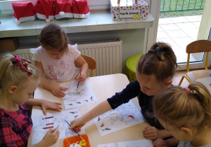 Wynalazcy malują farbami