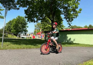 Chłopiec na rowerze