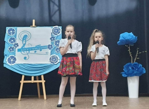 Oliwia i Lena wzięły udział w konkursie
