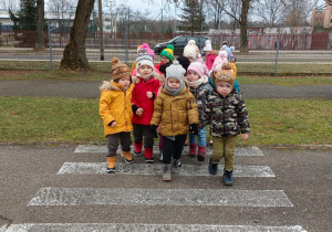 Dzieci na przejściu dla pieszych