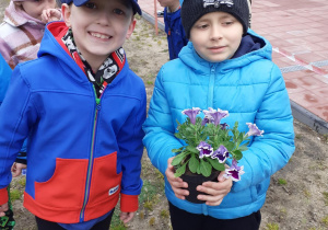 Chłopcy z kwiatami