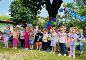 Dzieci śpiewają dla Mamy i Taty