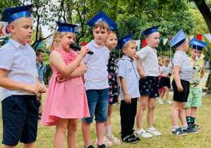 Dzieci recytują wiersze