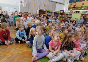 Dzieci podczas występu