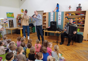 Panowie z filharmonii śpiewają