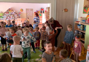 Zabawy podczas Dnia Pluszowego Misia