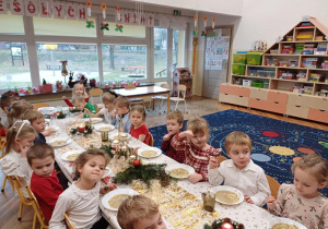 Odkrywcy podczas obiadu bożonarodzeniowego