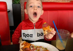 Próbowanie pizzy