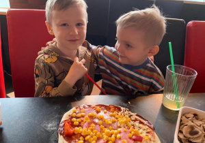 Oczekiwanie na upieczenie pizzy