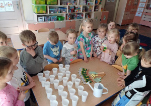 Przedszkolaki przygotowują się do zajęć