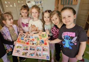Poprzez wspólne ćwiczenia i zabawy dzieci uczą się, że dbanie o zdrowie to coś przyjemnego i bardzo potrzebnego.