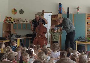 Dziewczynka z czapką słonia