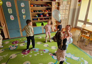 Taniec z balonami