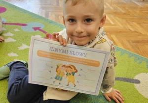 Dzieci rozmawiają o przyjaźni