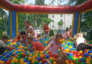 Dzieci podczas zabawy