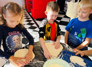 Warsztaty w pizzerii z okazji Dnia Chłopaka w Wynalazcach