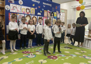 Występy artystyczne- recytowanie wierszy przez dzieci z najstarszej grupy