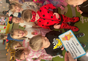 Dzieci wykonują zadania