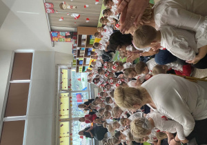 Społeczność przedszkola podczas obchodów