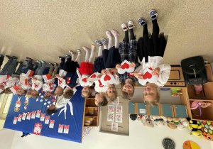 Dziewczynki z grupy Odkrywcy podczas występów