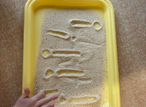 Literka i pisana na piasku