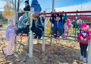 Zabawy na placu zabaw